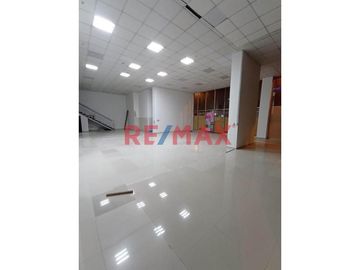 EDIFICIO CORPORATIVO EN ALQUILER EN IMPORTANTE VIA DE SALAMANCA, 2,450 M²