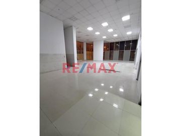 EDIFICIO CORPORATIVO EN ALQUILER EN IMPORTANTE VIA DE SALAMANCA, 2,450 M²