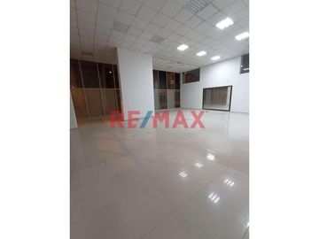 EDIFICIO CORPORATIVO EN ALQUILER EN IMPORTANTE VIA DE SALAMANCA, 2,450 M²