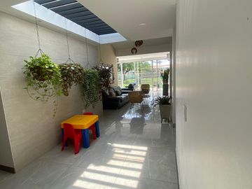 SE VENDE ACOGEDORA CASA EN EL CASTILLO / JAMUNDI VALLE DEL CAUCA.