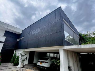 Casa en venta de lujo-Sector la Maria