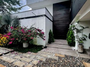 Casa en venta de lujo-Sector la Maria