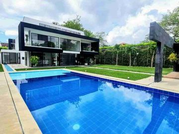 Casa en venta de lujo-Sector la Maria