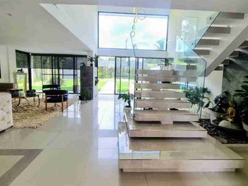 Casa en venta de lujo-Sector la Maria