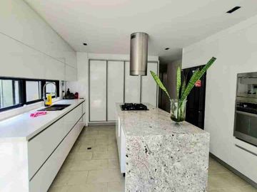 Casa en venta de lujo-Sector la Maria