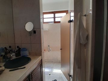VENDO CASA DE DOS NIVELES CON AZOTEA EN MIRAFLORES