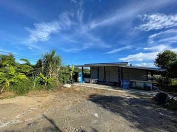 Land and house for sale good location ,near Chedi Mae Krua Market, San Sai, No flood