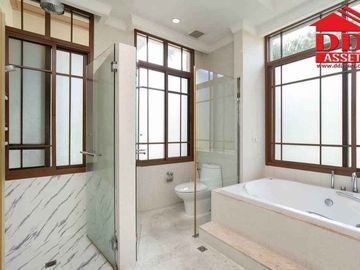 For Sale / Rent Super Luxury house Prime Sukhumvit 67  code : H8172