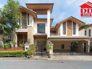 For Sale / Rent Super Luxury house Prime Sukhumvit 67  code : H8172