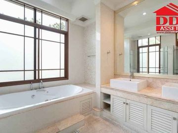 For Sale / Rent Super Luxury house Prime Sukhumvit 67  code : H8172