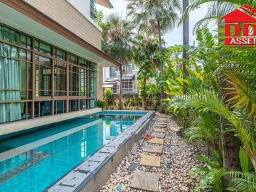For Sale / Rent Super Luxury house Prime Sukhumvit 67  code : H8172
