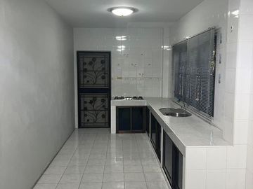 For Sale Single House with 6 Bedrooms, Outside of a Project, Near Chiang Mai Provincial Hall