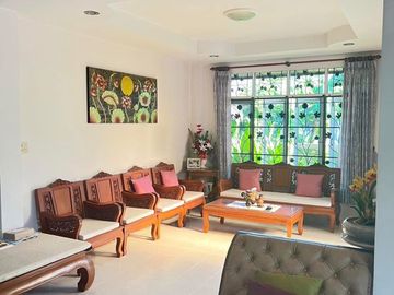 For Sale Single House with 6 Bedrooms, Outside of a Project, Near Chiang Mai Provincial Hall