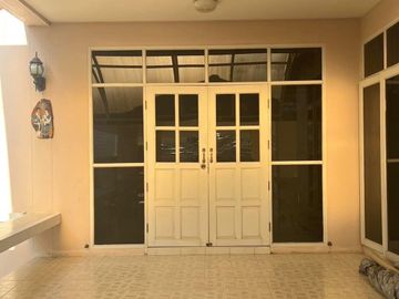 For Sale Single House with 6 Bedrooms, Outside of a Project, Near Chiang Mai Provincial Hall