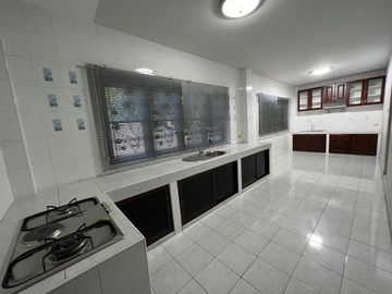 For Sale Single House with 6 Bedrooms, Outside of a Project, Near Chiang Mai Provincial Hall
