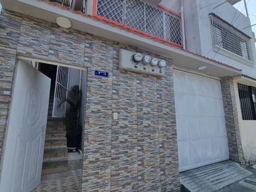 Casa Rentera en Venta en la Alborada, 4 Departamentos, Norte de Guayaquil.
