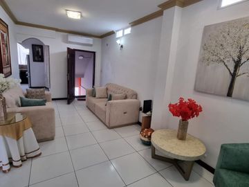 Casa Rentera en Venta en la Alborada, 4 Departamentos, Norte de Guayaquil.
