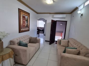 Casa Rentera en Venta en la Alborada, 4 Departamentos, Norte de Guayaquil.