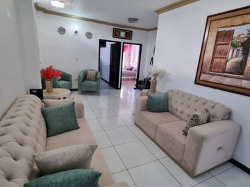 Casa Rentera en Venta en la Alborada, 4 Departamentos, Norte de Guayaquil.