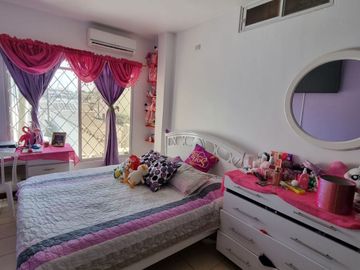 Casa Rentera en Venta en la Alborada, 4 Departamentos, Norte de Guayaquil.