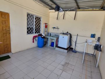 Casa Rentera en Venta en la Alborada, 4 Departamentos, Norte de Guayaquil.