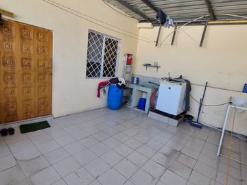 Casa Rentera en Venta en la Alborada, 4 Departamentos, Norte de Guayaquil.