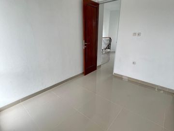 RUMAH BARU 2 LANTAI DI KAVLING DEPLU CILEDUG BINTARO TANGERANG, SHM