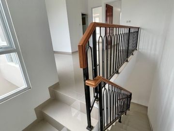 RUMAH BARU 2 LANTAI DI KAVLING DEPLU CILEDUG BINTARO TANGERANG, SHM