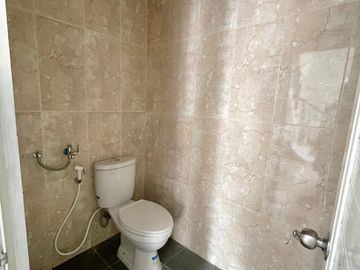 RUMAH BARU 2 LANTAI DI KAVLING DEPLU CILEDUG BINTARO TANGERANG, SHM