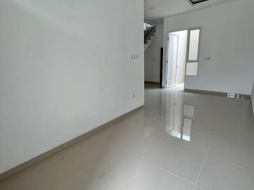 RUMAH BARU 2 LANTAI DI KAVLING DEPLU CILEDUG BINTARO TANGERANG, SHM