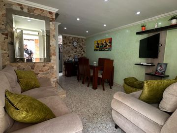 VENTA HERMOSA CASA EN EL CONJUNTO VILLAS DE CASTILLA EN BOGOTÁ