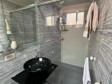 VENTA HERMOSA CASA EN EL CONJUNTO VILLAS DE CASTILLA EN BOGOTÁ