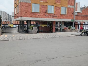 VENTA HERMOSA CASA EN EL CONJUNTO VILLAS DE CASTILLA EN BOGOTÁ