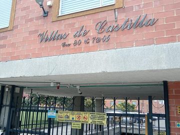 VENTA HERMOSA CASA EN EL CONJUNTO VILLAS DE CASTILLA EN BOGOTÁ