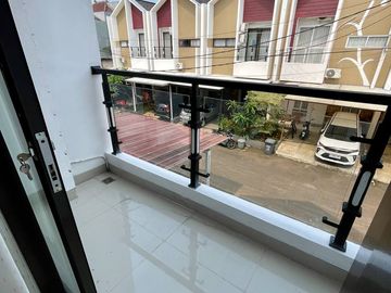 TOWNHOUSE READY STOCK 3KT FASILITAS KOLAM RENANG DAN MUSHOLLA CLUSTER NYAMAN, PAMULANG DKT VILA DAGO 900 JT-AN