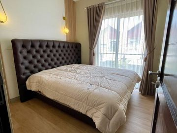 TOWNHOUSE READY STOCK 3KT FASILITAS KOLAM RENANG DAN MUSHOLLA CLUSTER NYAMAN, PAMULANG DKT VILA DAGO 900 JT-AN