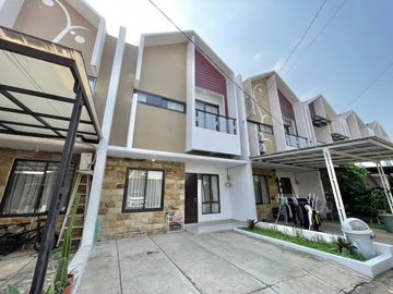 TOWNHOUSE READY STOCK 3KT FASILITAS KOLAM RENANG DAN MUSHOLLA CLUSTER NYAMAN, PAMULANG DKT VILA DAGO 900 JT-AN