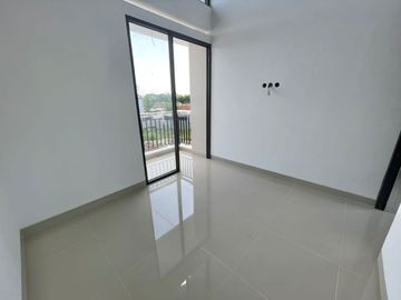 RUMAH SIAP HUNI 2 LANTAI MURAH 700 JUTA-AN, SHM, NYAMAN DKT SERPONG JAYA