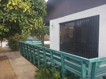PROPIEDAD SOLIDA EN ALGARROBO.-