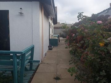 PROPIEDAD SOLIDA EN ALGARROBO.-