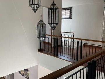 Modern house for sale located in Mae Hia, Chiangmai. The house is surrounded by shopping malls, education institutions, shops, health facilities and o