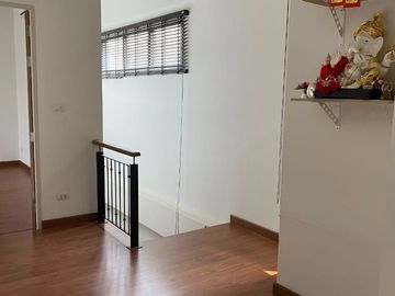 Modern house for sale located in Mae Hia, Chiangmai. The house is surrounded by shopping malls, education institutions, shops, health facilities and o