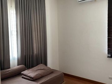 Modern house for sale located in Mae Hia, Chiangmai. The house is surrounded by shopping malls, education institutions, shops, health facilities and o