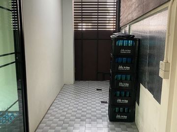 Modern house for sale located in Mae Hia, Chiangmai. The house is surrounded by shopping malls, education institutions, shops, health facilities and o