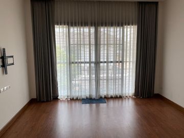 Modern house for sale located in Mae Hia, Chiangmai. The house is surrounded by shopping malls, education institutions, shops, health facilities and o