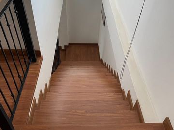 Modern house for sale located in Mae Hia, Chiangmai. The house is surrounded by shopping malls, education institutions, shops, health facilities and o