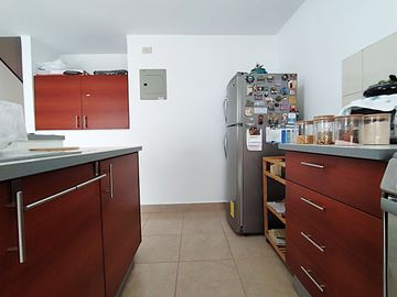 Conocoto casa de venta en conjunto $74.000 dos plantas, parqueadero, patio con pérgola