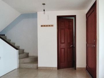 Conocoto casa de venta en conjunto $74.000 dos plantas, parqueadero, patio con pérgola