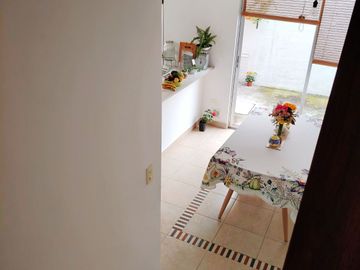 Conocoto casa de venta en conjunto $74.000 dos plantas, parqueadero, patio con pérgola