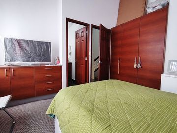 Conocoto casa de venta en conjunto $74.000 dos plantas, parqueadero, patio con pérgola